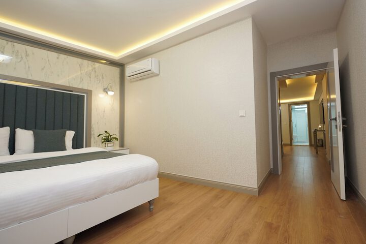 Room 37 of 104