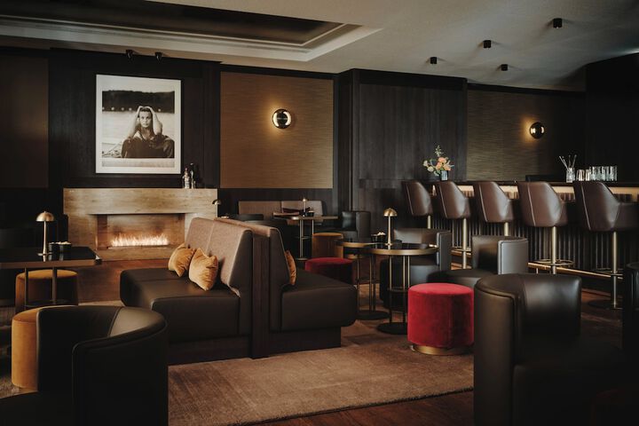 Lounge 97 of 115