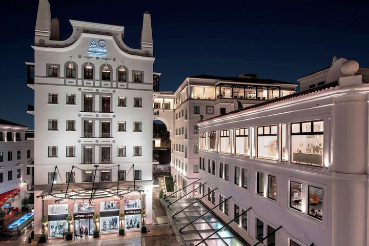 Hotel Entry
