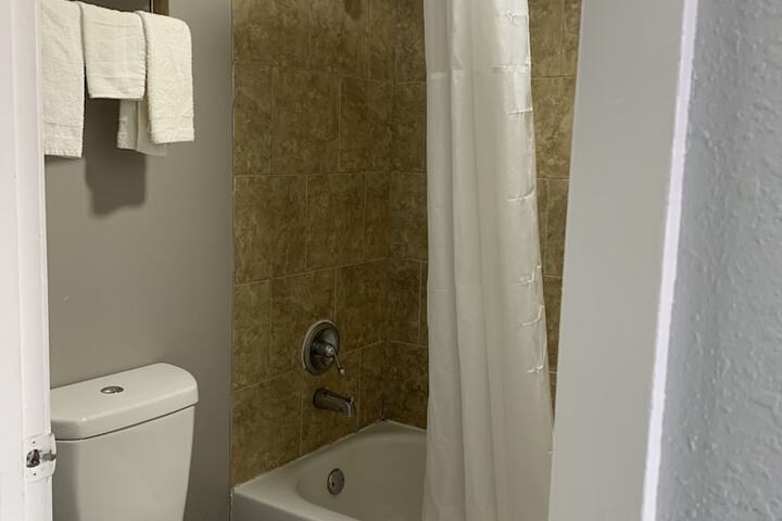 Deluxe Room 2 Double Beds Refrigerator, Microwave (8 of 10)