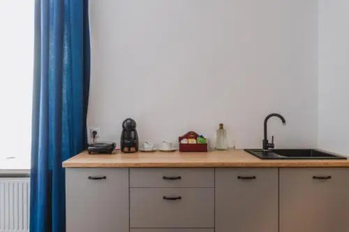 Room 6 of 24