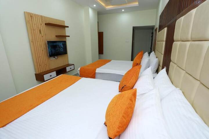 Room 12 of 32