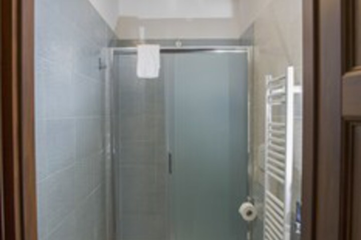 Room 4 of 37