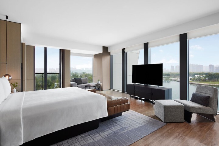 Room 10 of 62