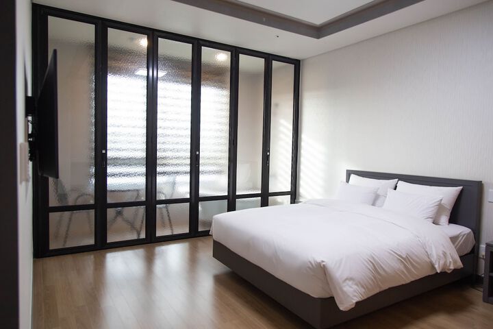 Room 21 of 48