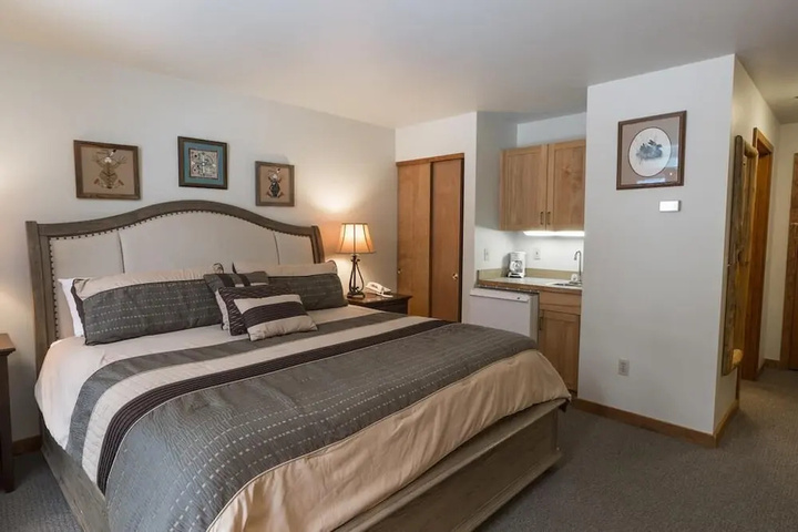 Room 2 of 10