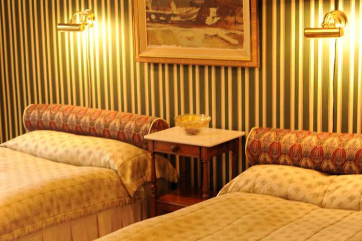 Room 6 of 33
