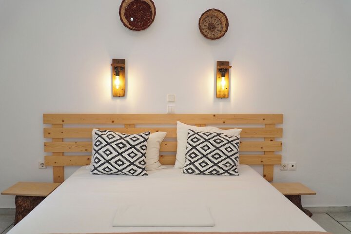 Room 102 of 161