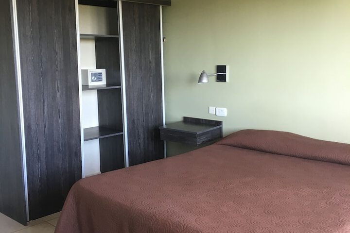 Room 2 of 40