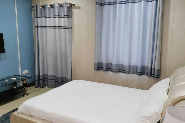 Room 32 of 87