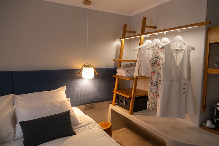 Room 3 of 87