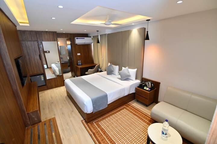 Room 10 of 30