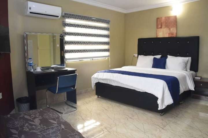Room 19 of 38