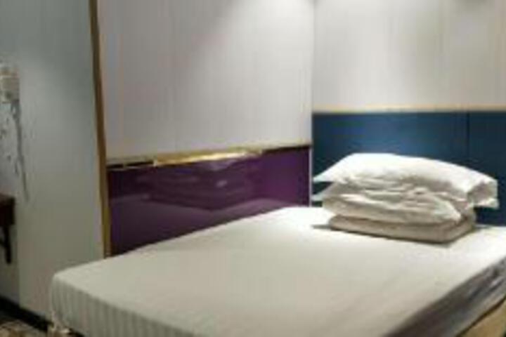 Room 10 of 10
