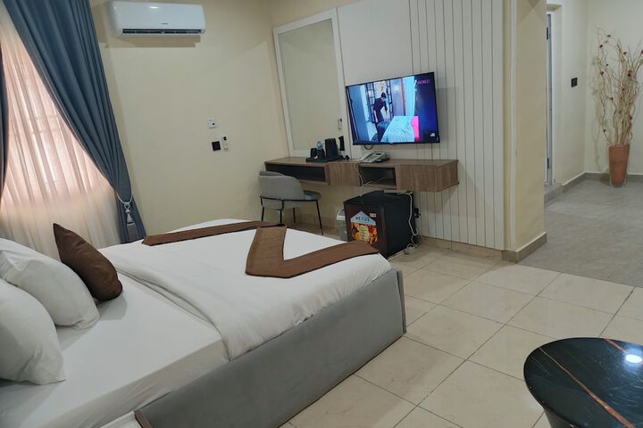 Room 36 of 77
