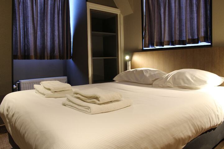Room 3 of 34
