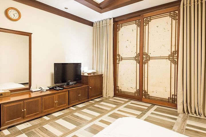Room 21 of 42