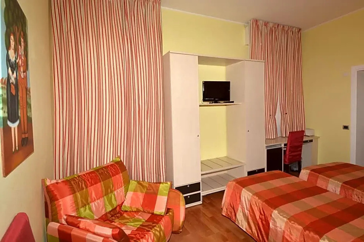 Room 2 of 12
