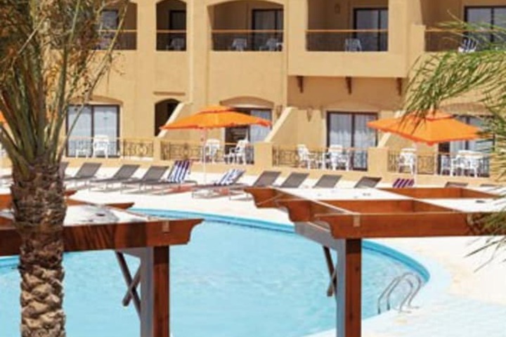 Hotel with Pool