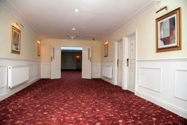 Ballroom/Hall 8 of 20