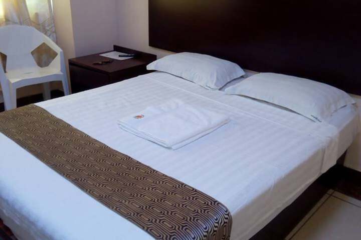 Room 6 of 33