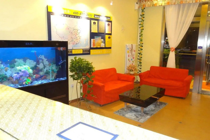 Room 6 of 11