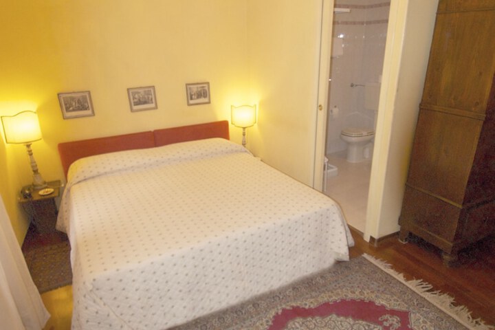 Room 4 of 36