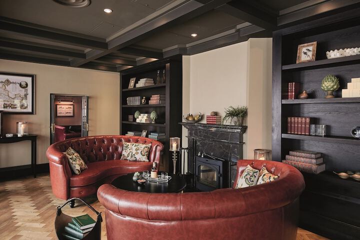 Lounge 62 of 76