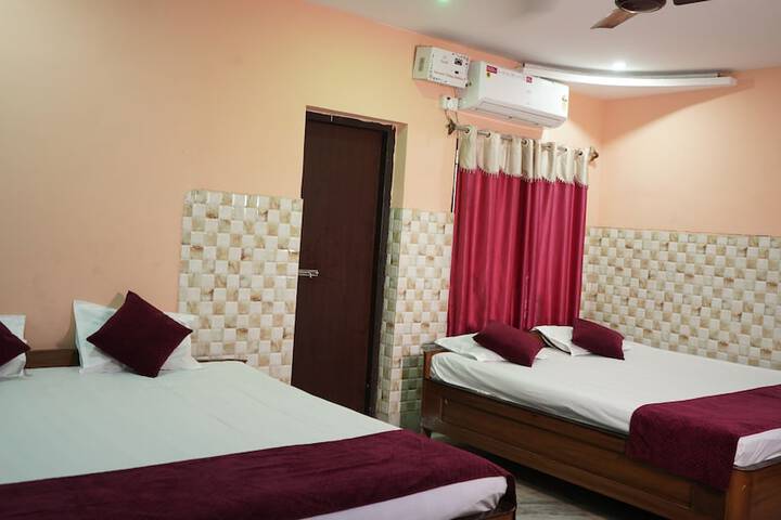 Room 4 of 33