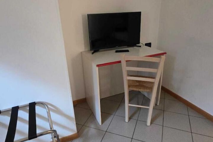 Room 4 of 50