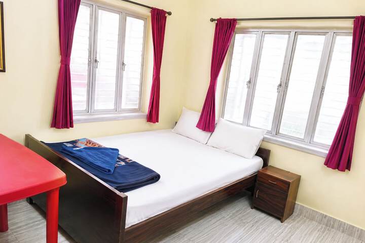 Room 4 of 9