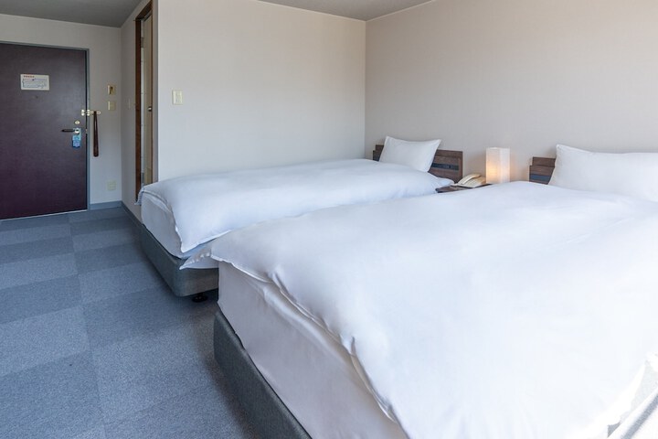 Room 27 of 37