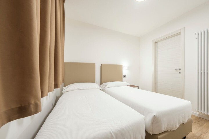 Room 2 of 38