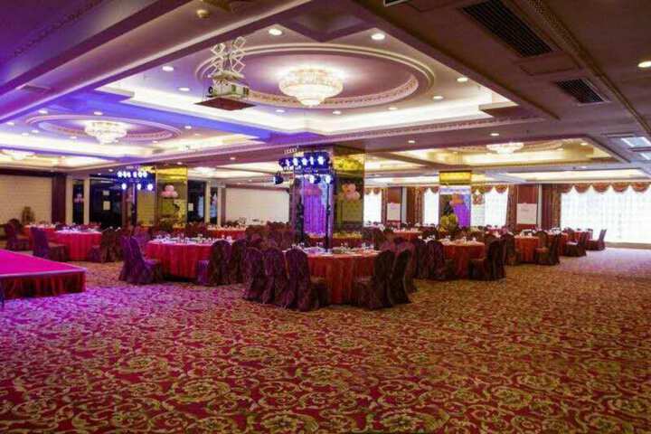 Ballroom/Hall 25 of 32
