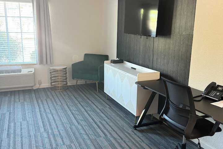 Room 15 of 23