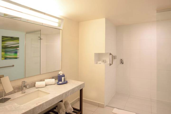 Room 14 of 38
