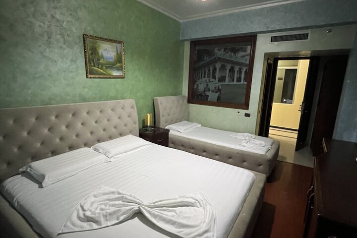 Room 8 of 17