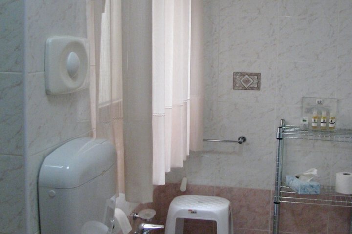 Room 30 of 46