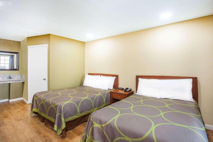 1 King Bed (6 of 9)