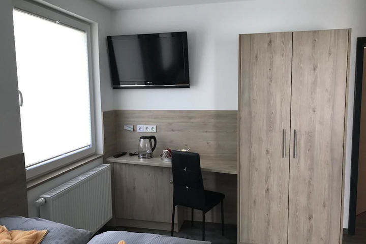 Room 5 of 10