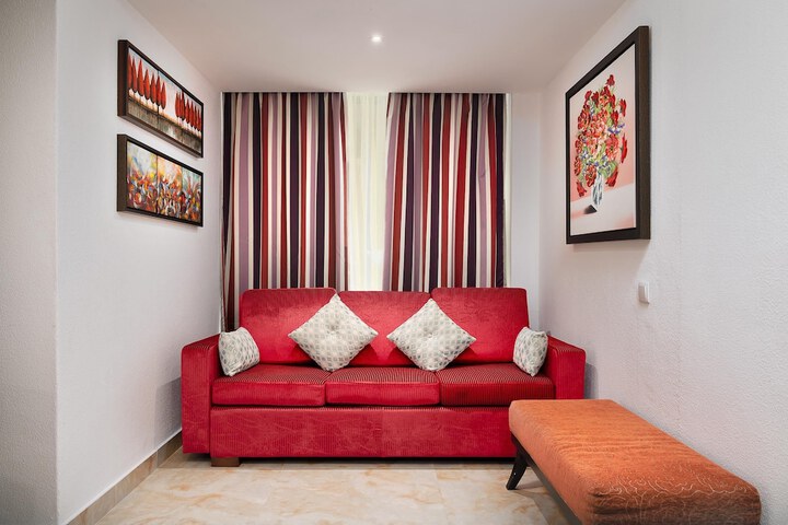 Lounge 54 of 84