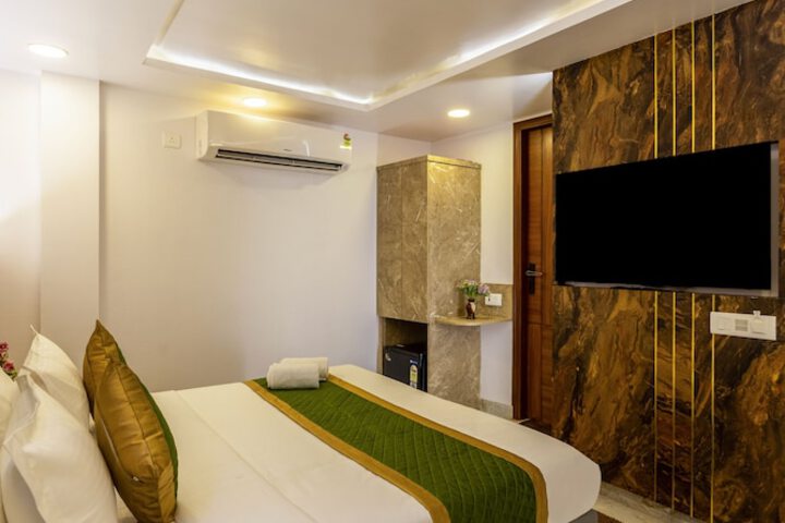 Room 9 of 17