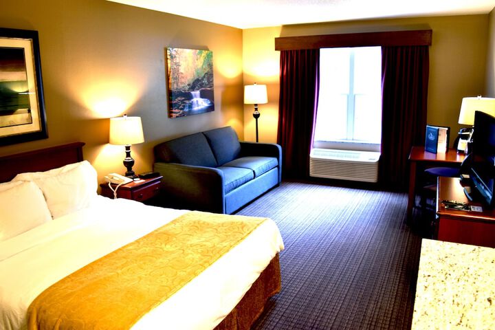2 Queen Beds (11 of 12)