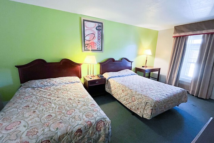 2 Queen Beds Micfridge (4 of 6)