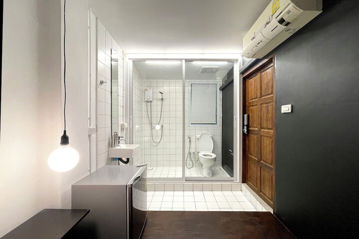 Room 2 of 41