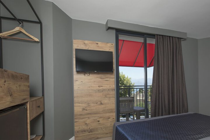 Room 10 of 64