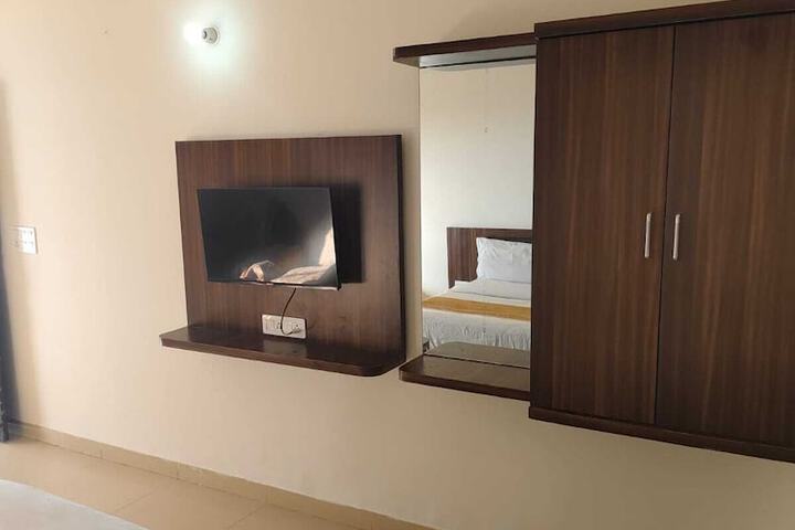 Room 17 of 40