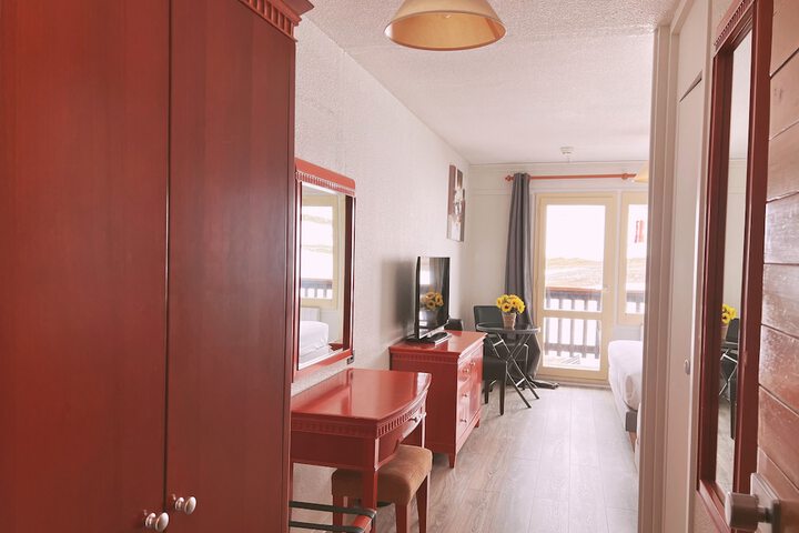 Room 8 of 128