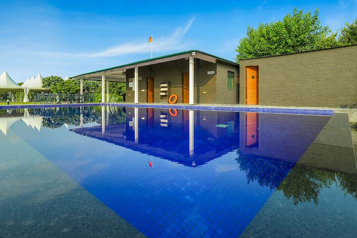 Pool 74 of 158