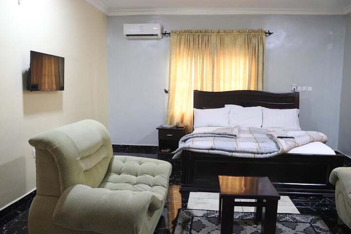 Room 13 of 68